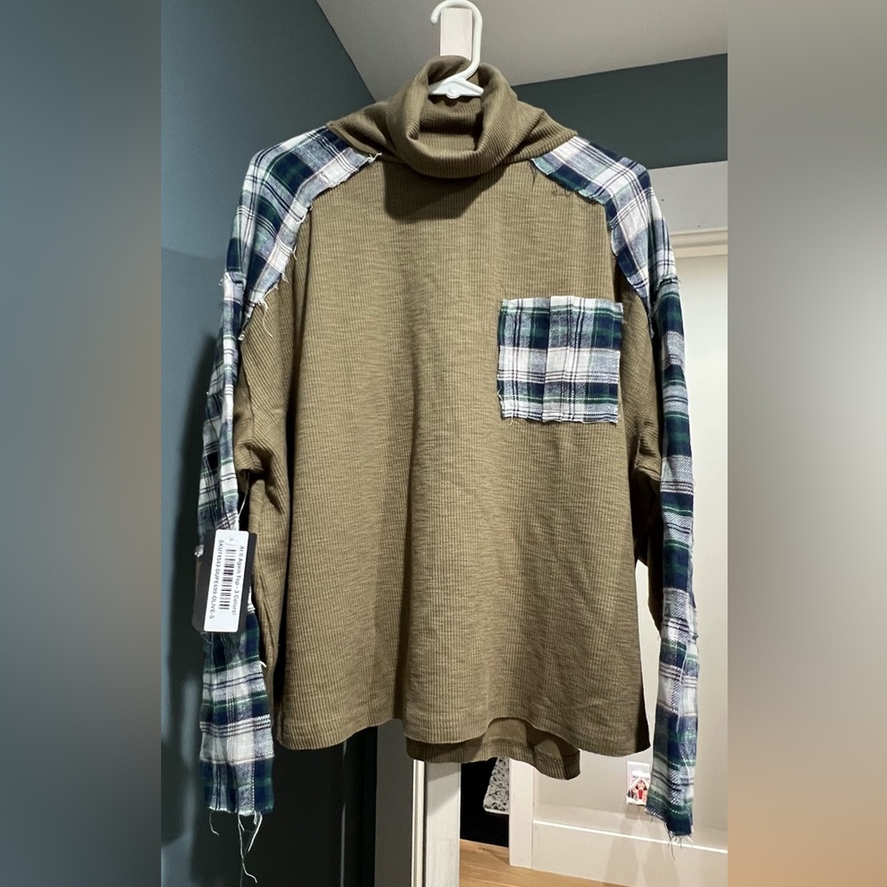Pol size small oversized fit olive green flannel turtleneck top.